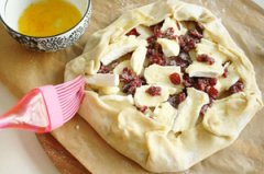 Recipes of Galette with Dried Pears and Dried Cherries